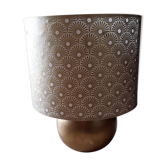 Lampe d'appoint pied boule bois patine or abat jour papier motifs art déco