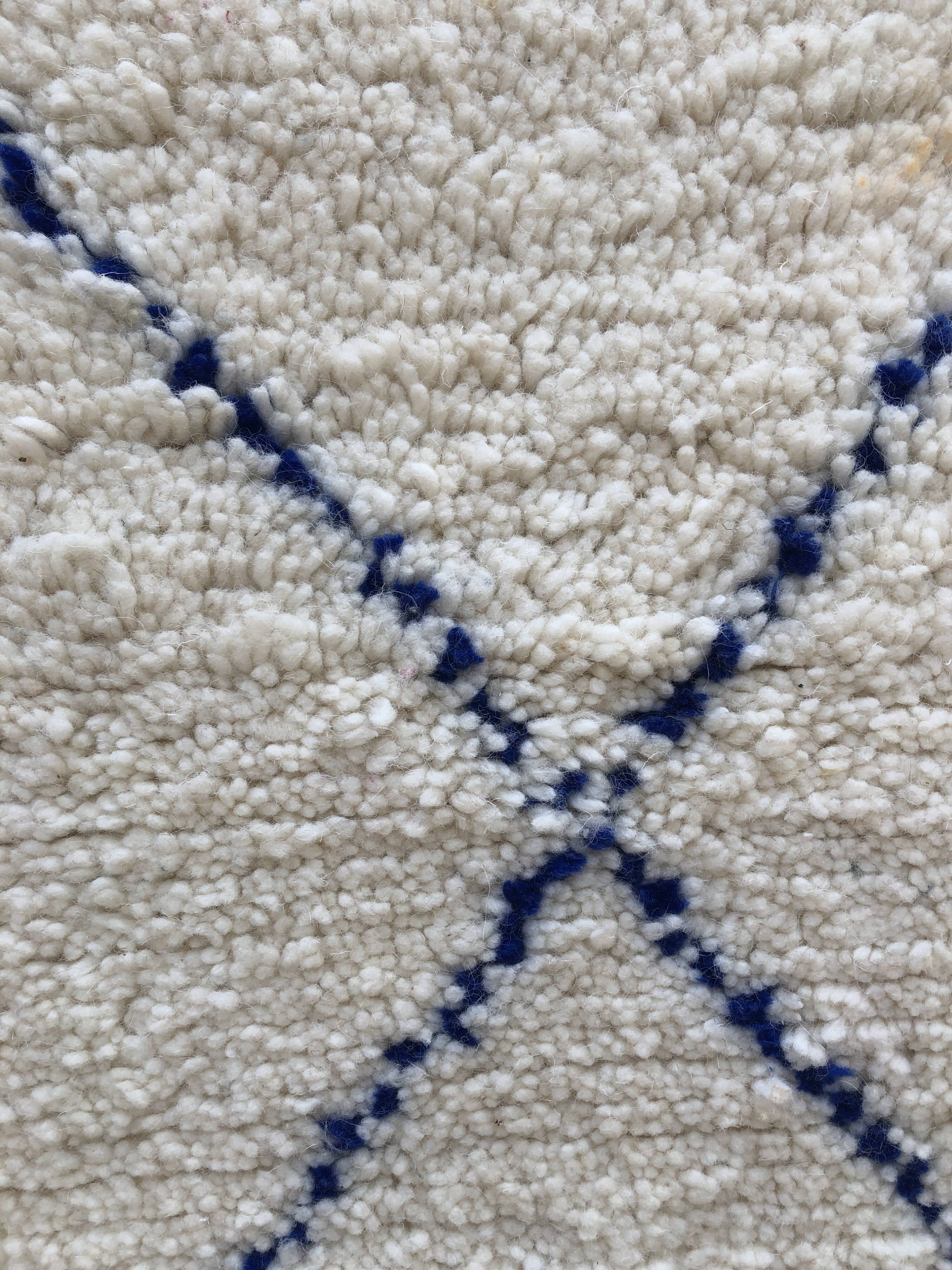 Berber carpet Beni Ouarain with majorelle blue diamonds 250 x 148cm