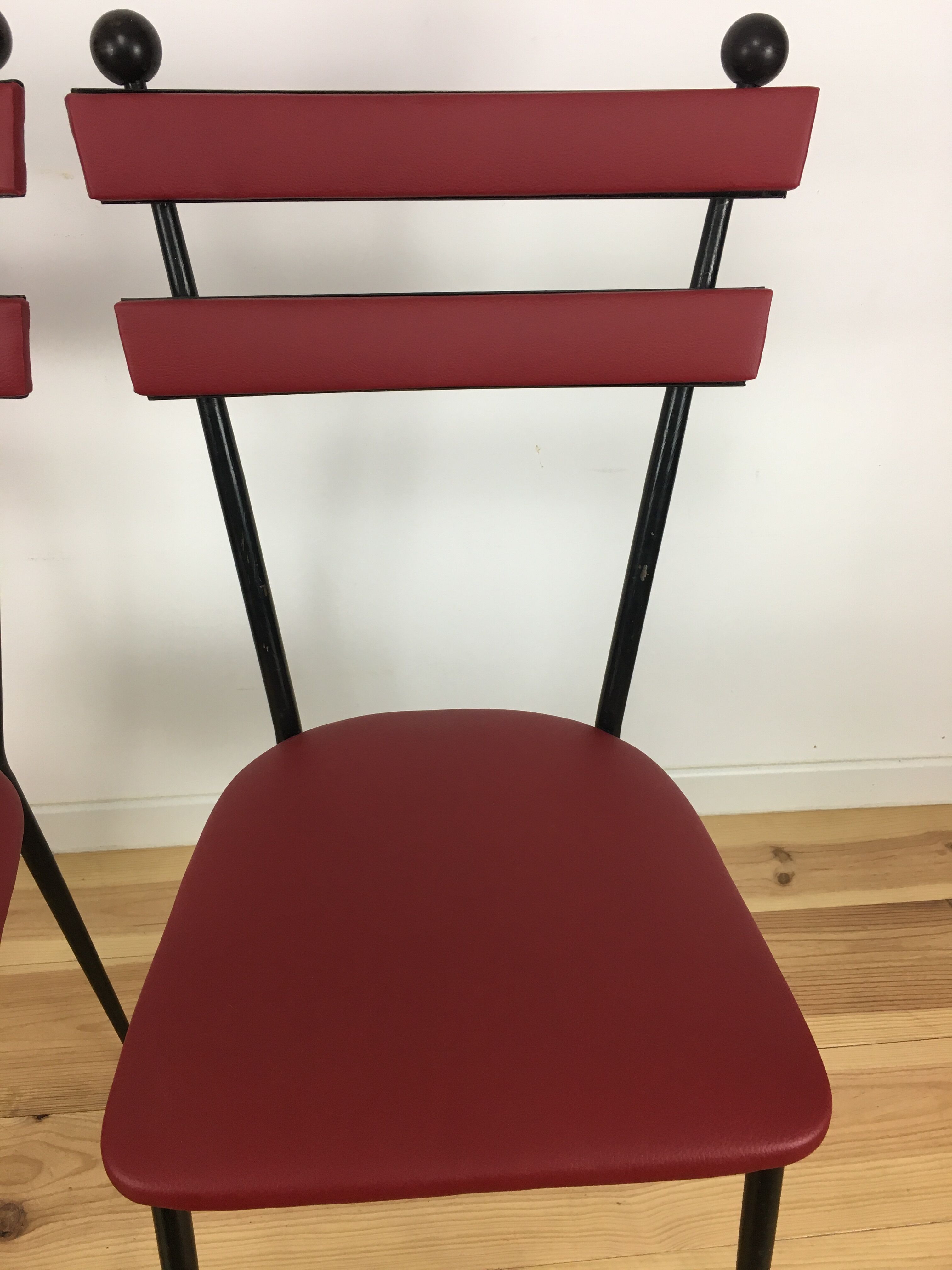 Paire de chaises années 50 métal et simili-cuir