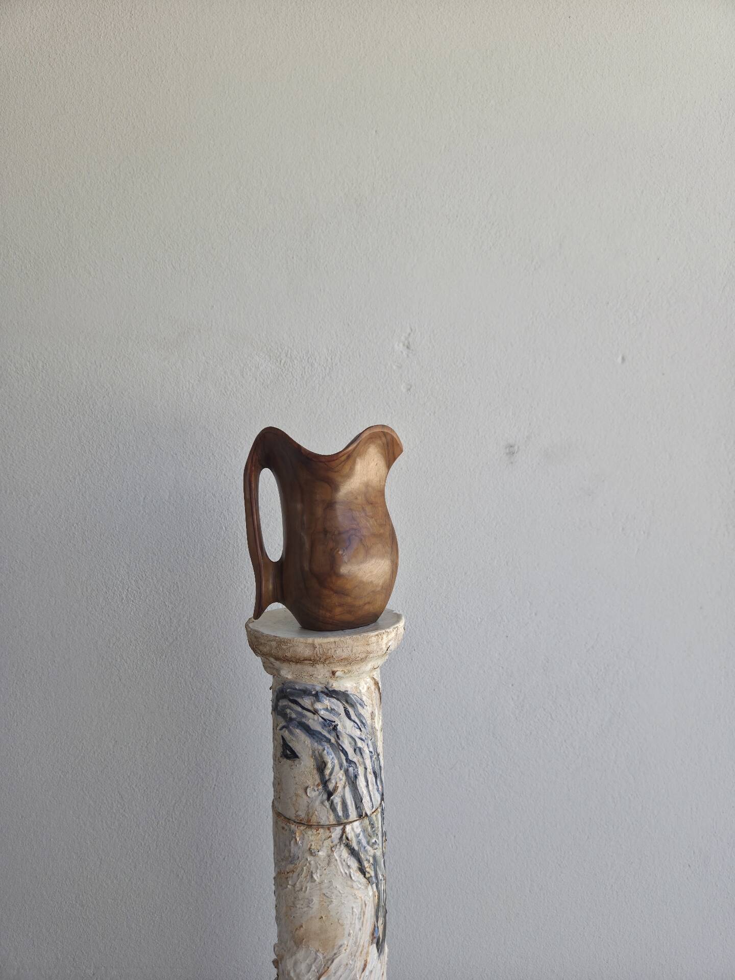 Pichet monoxyle en bois d'olivier