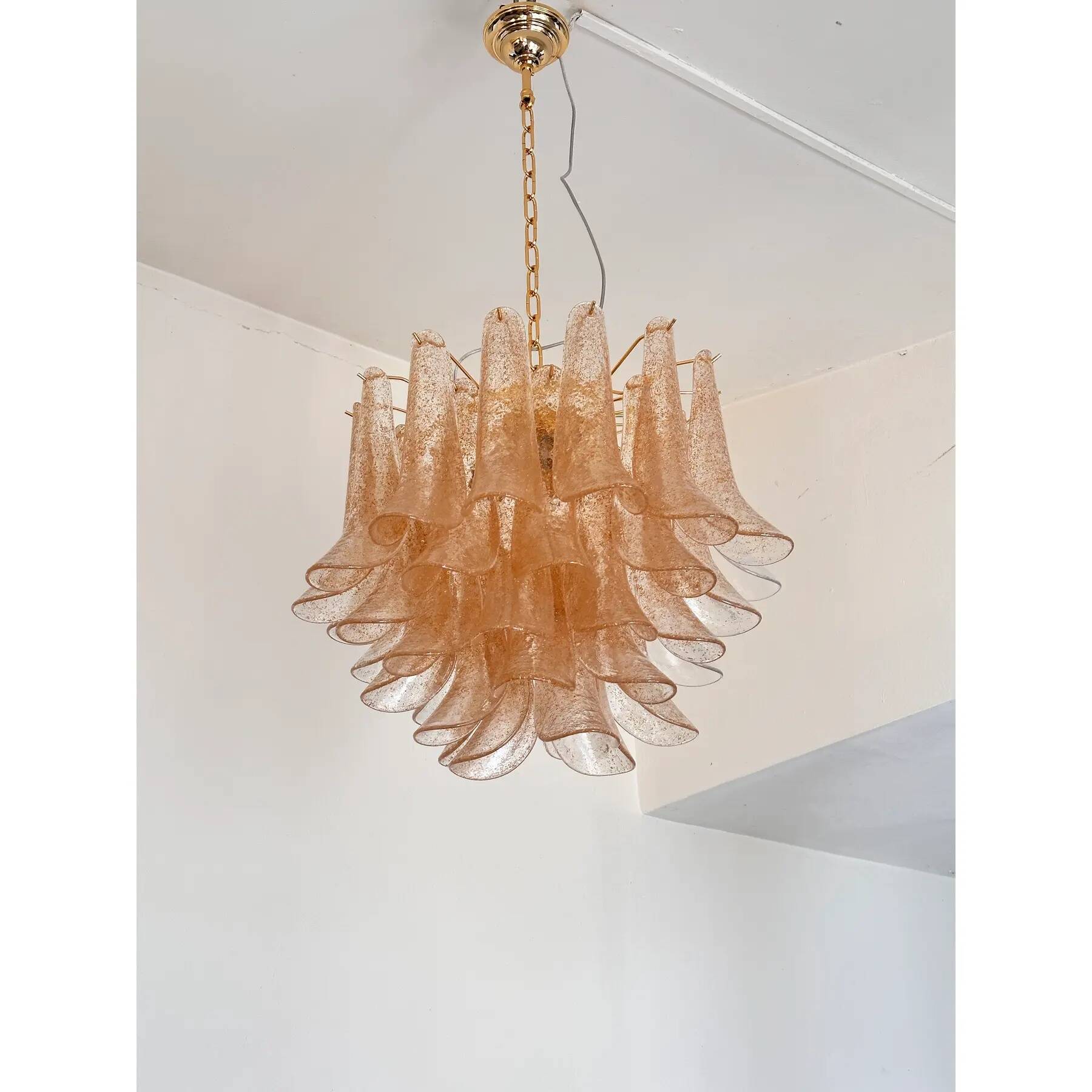 Contemporary Clear and Gold “Petali-Selle” Murano Glass Chandelier in Mazze