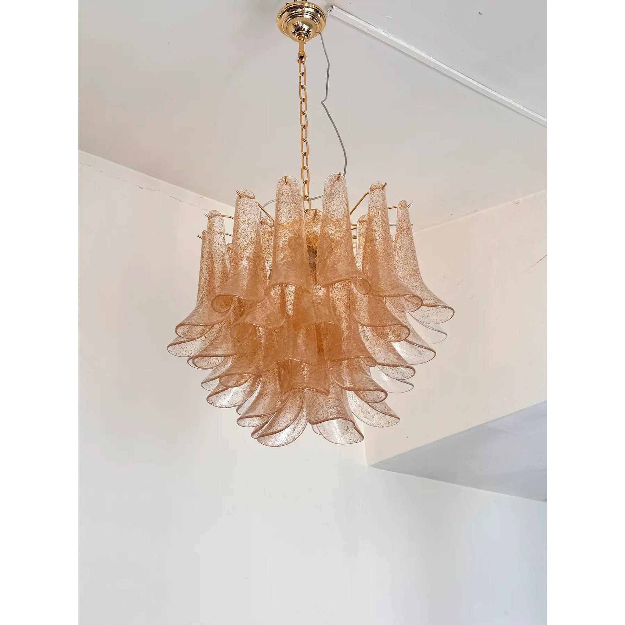 Contemporary Clear and Gold “Petali-Selle” Murano Glass Chandelier in Mazze