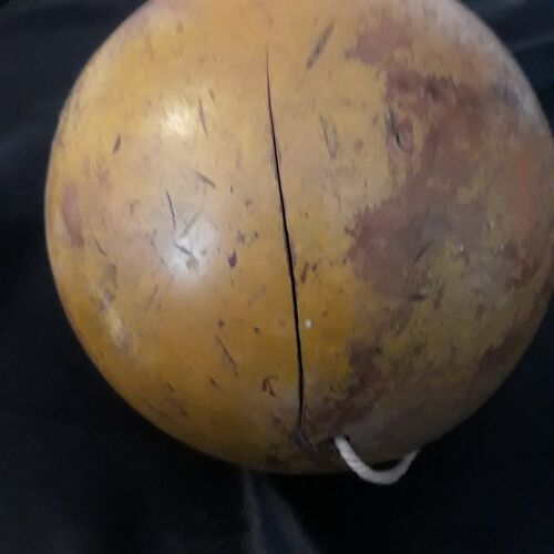 Bilboquet en buis " boule de 17.0 cm de diamètre " - années 50