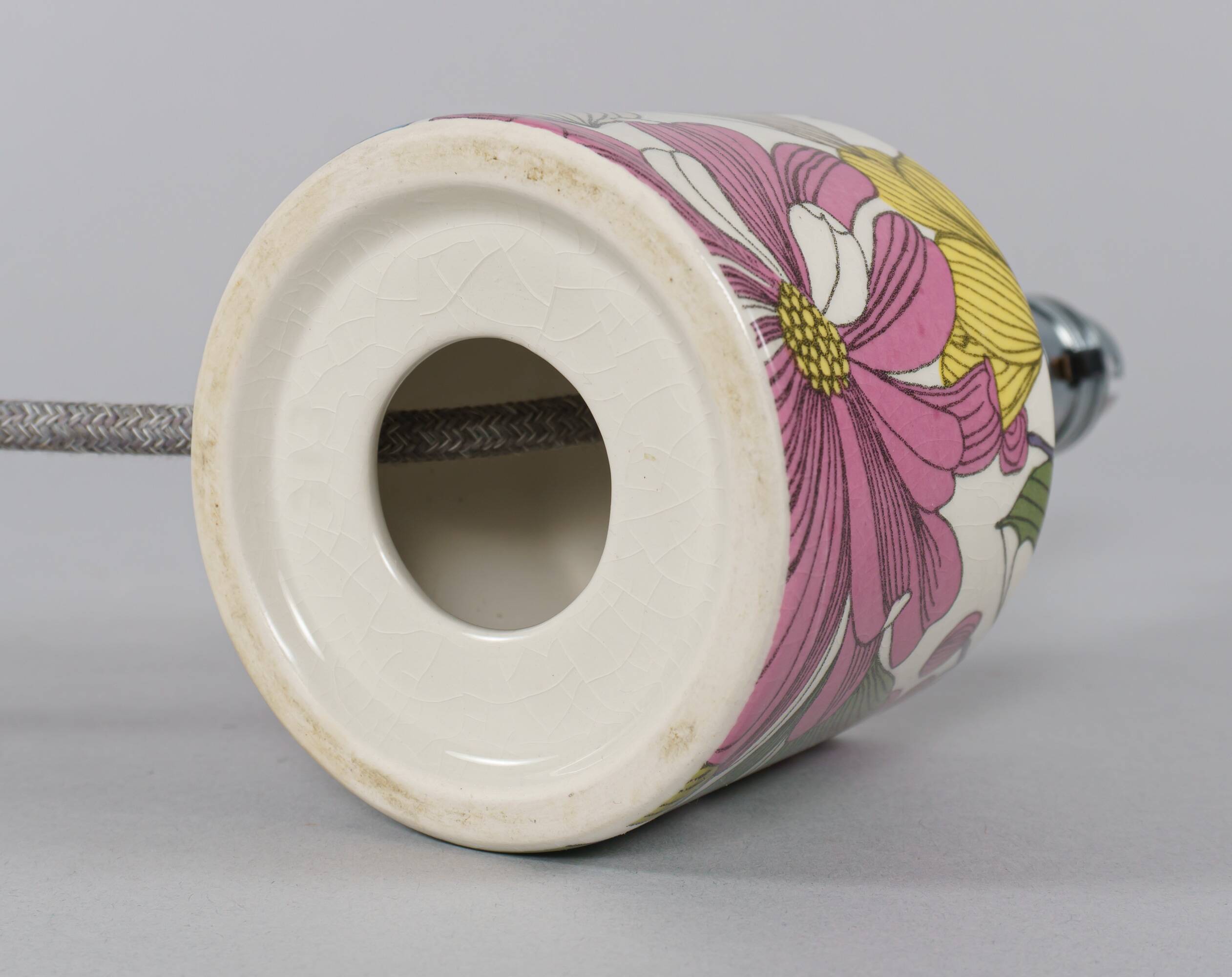 Surrey Ceramics – Vintage 1970s British Pottery Flower Table Lamp