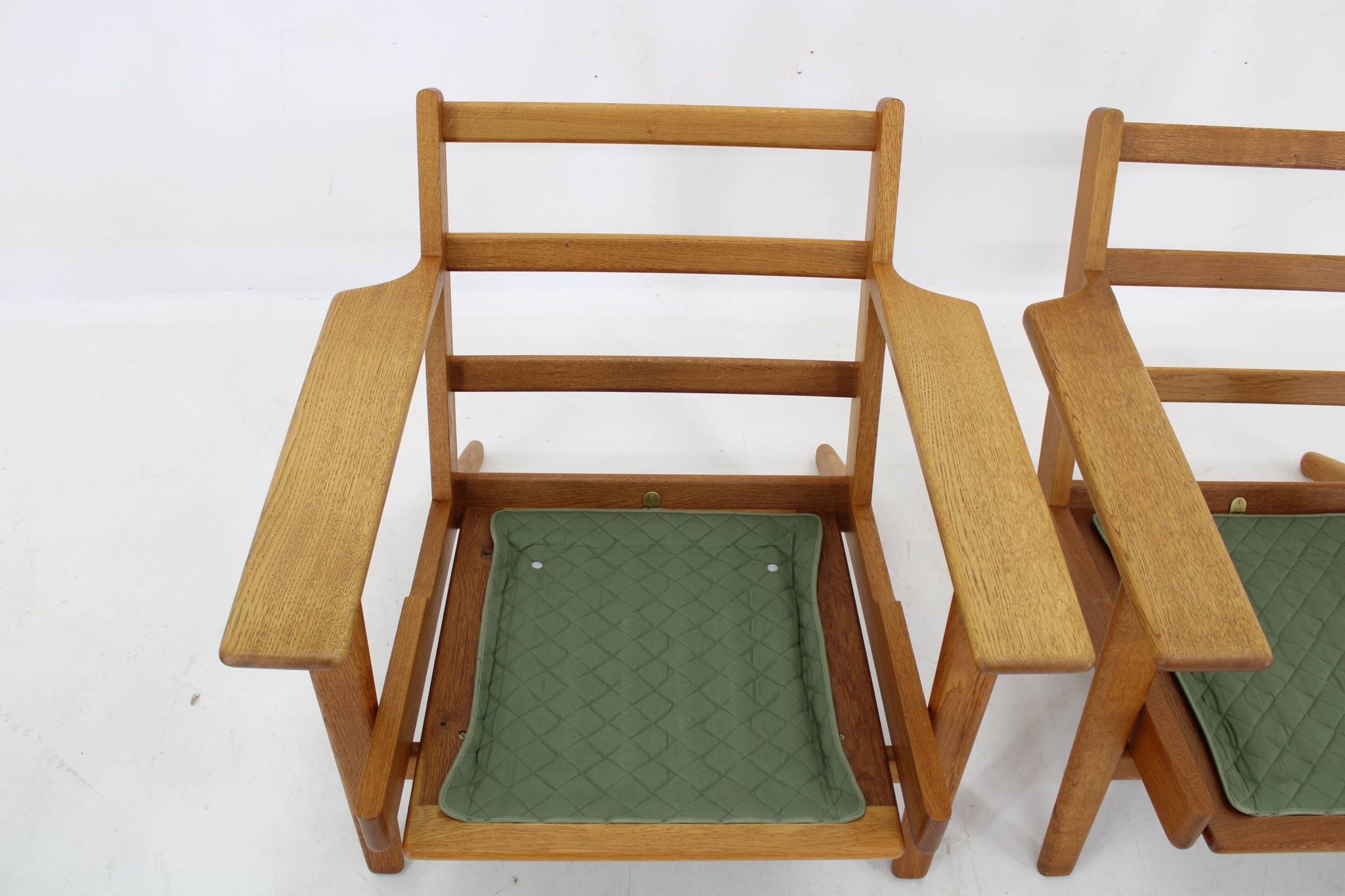 1960s Hans J. Wegner Pair of GE 290 Armchairs in Oak for Getama, Denmark