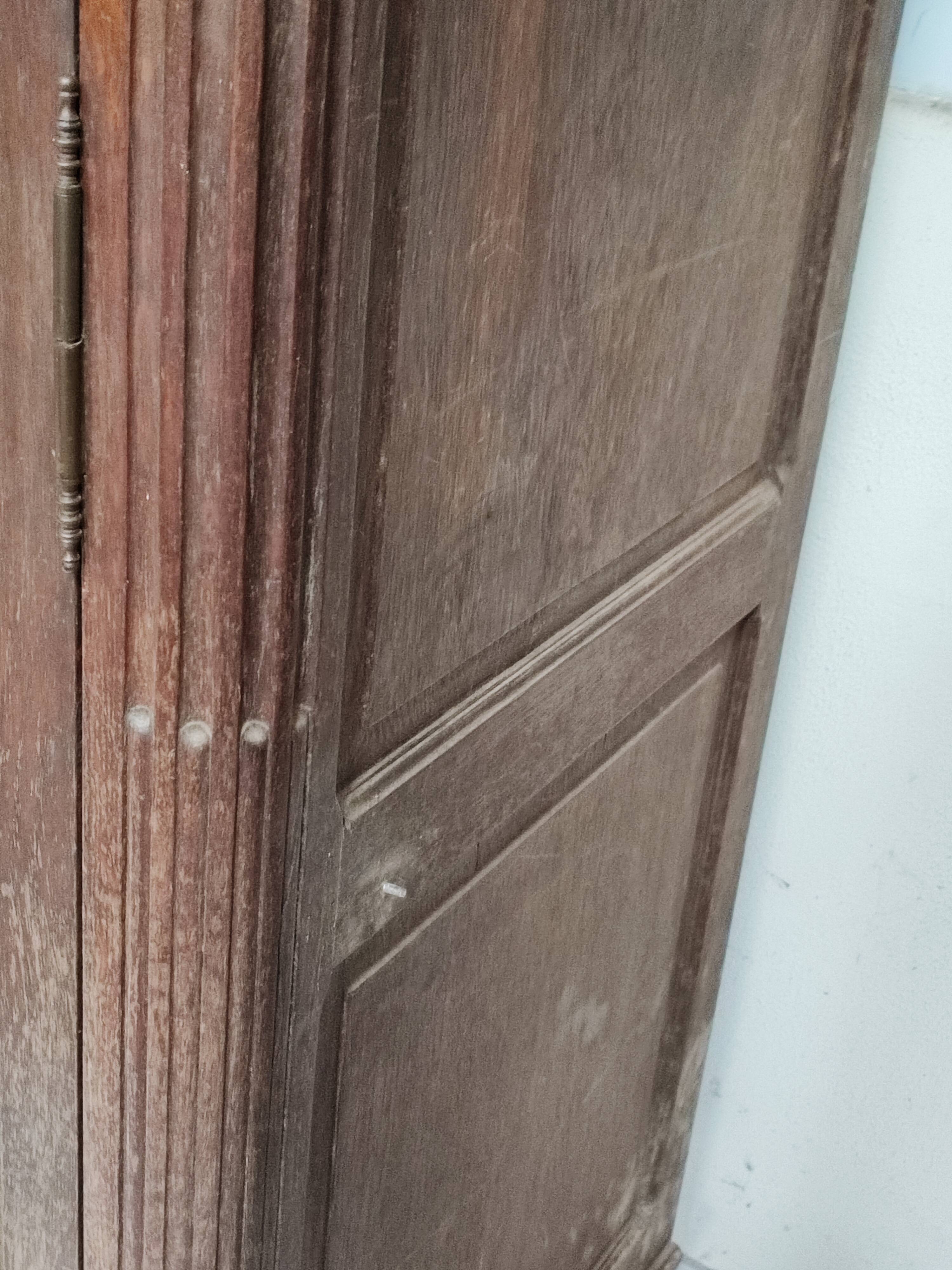 Bonnetière man standing cabinet a door