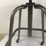 Adjustable workshop high chair and on wheels