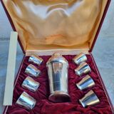 Shaker and 8 silver St Médard cups