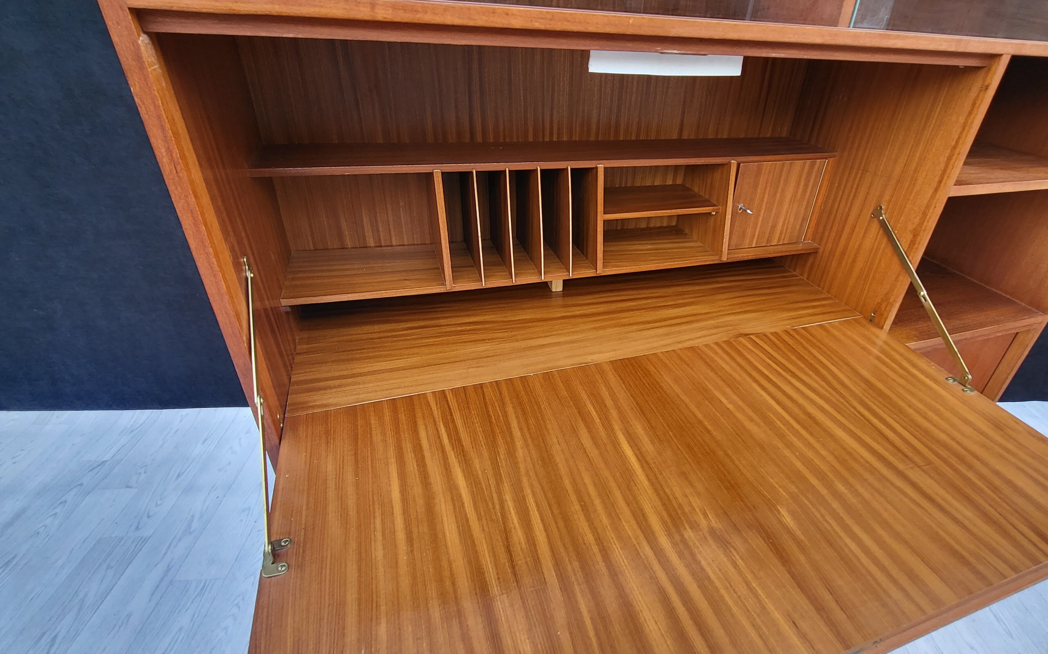 Cabinet with Secretary