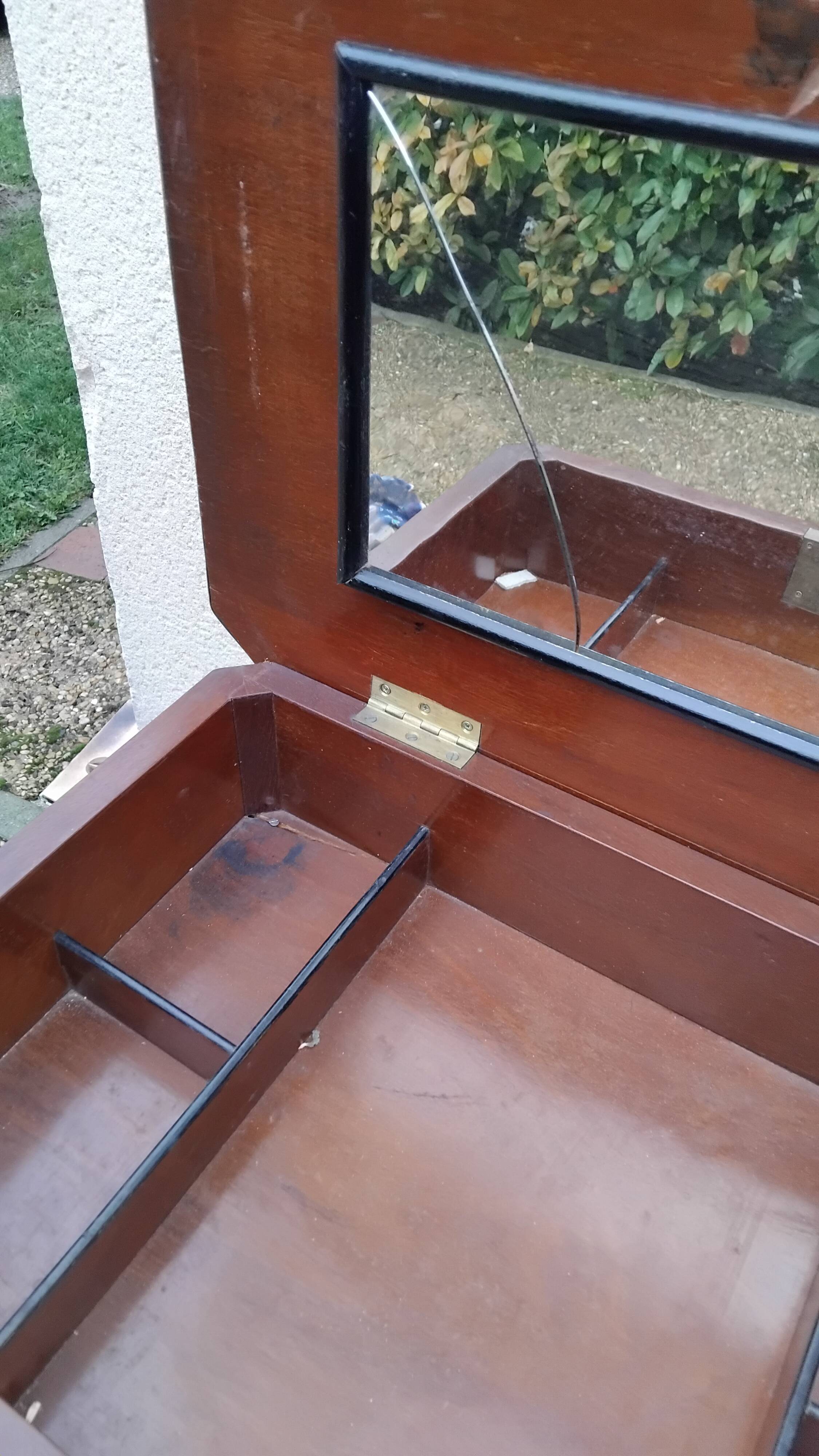 Travailleuse, coiffeuse en bois noirci et marqueterie, époque Napoléon III