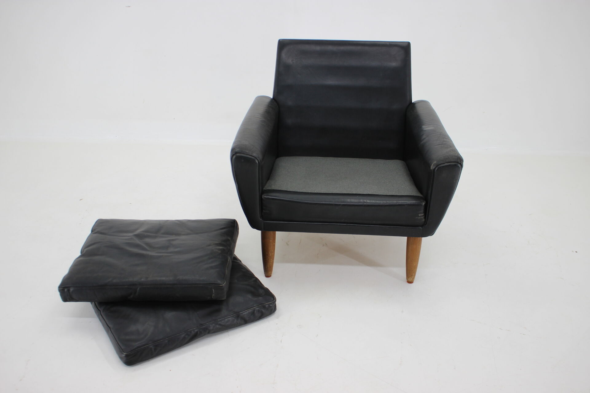 1960s black lether danish armchair