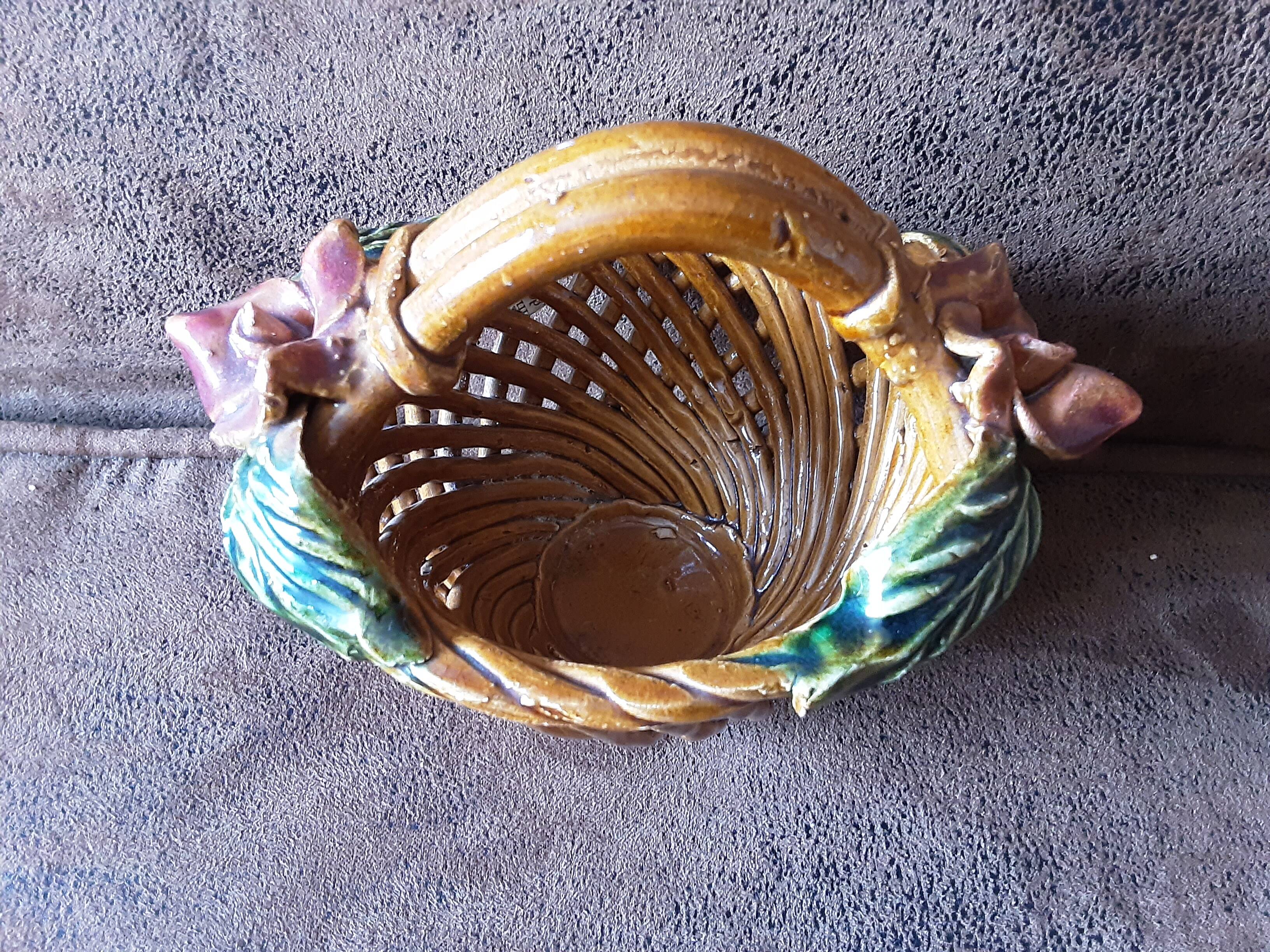 Small barbotine basket