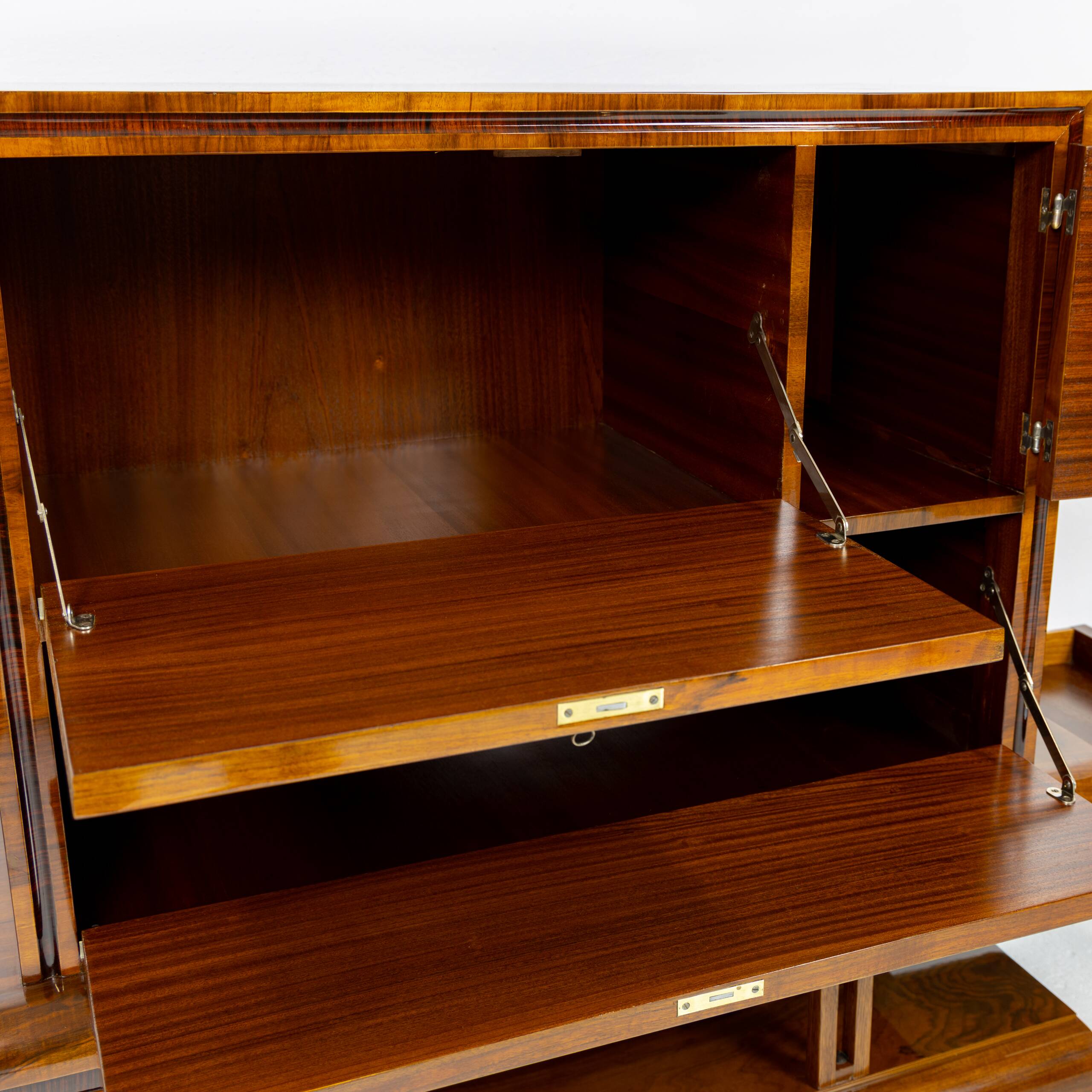Art Deco bar cabinet in walnut, Wilhelm Mosurski - 1930s