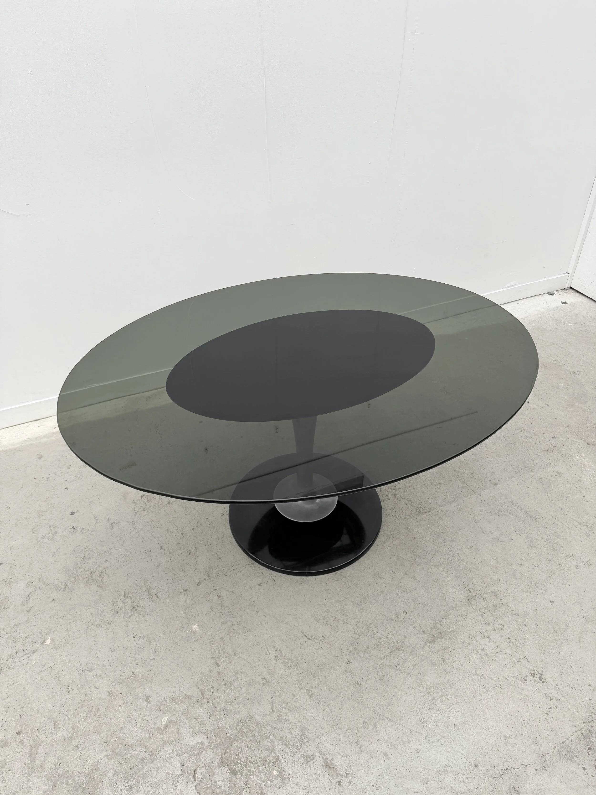 Tulip oval table by Chromcraft in plexiglass and aluminium, USA 1970.
