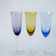 Ensemble de 5 flûtes en verre coloré multicolores 1970