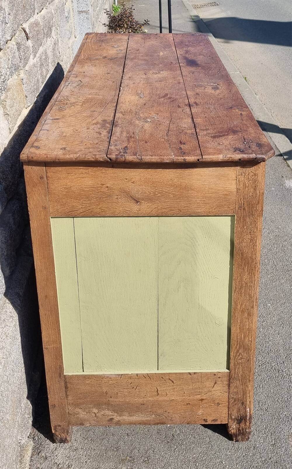 Low country sideboard, solid wood, stylized, late 18th century.