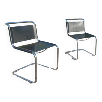 Pair of black leather chairs by Bersanelli model Spoletto