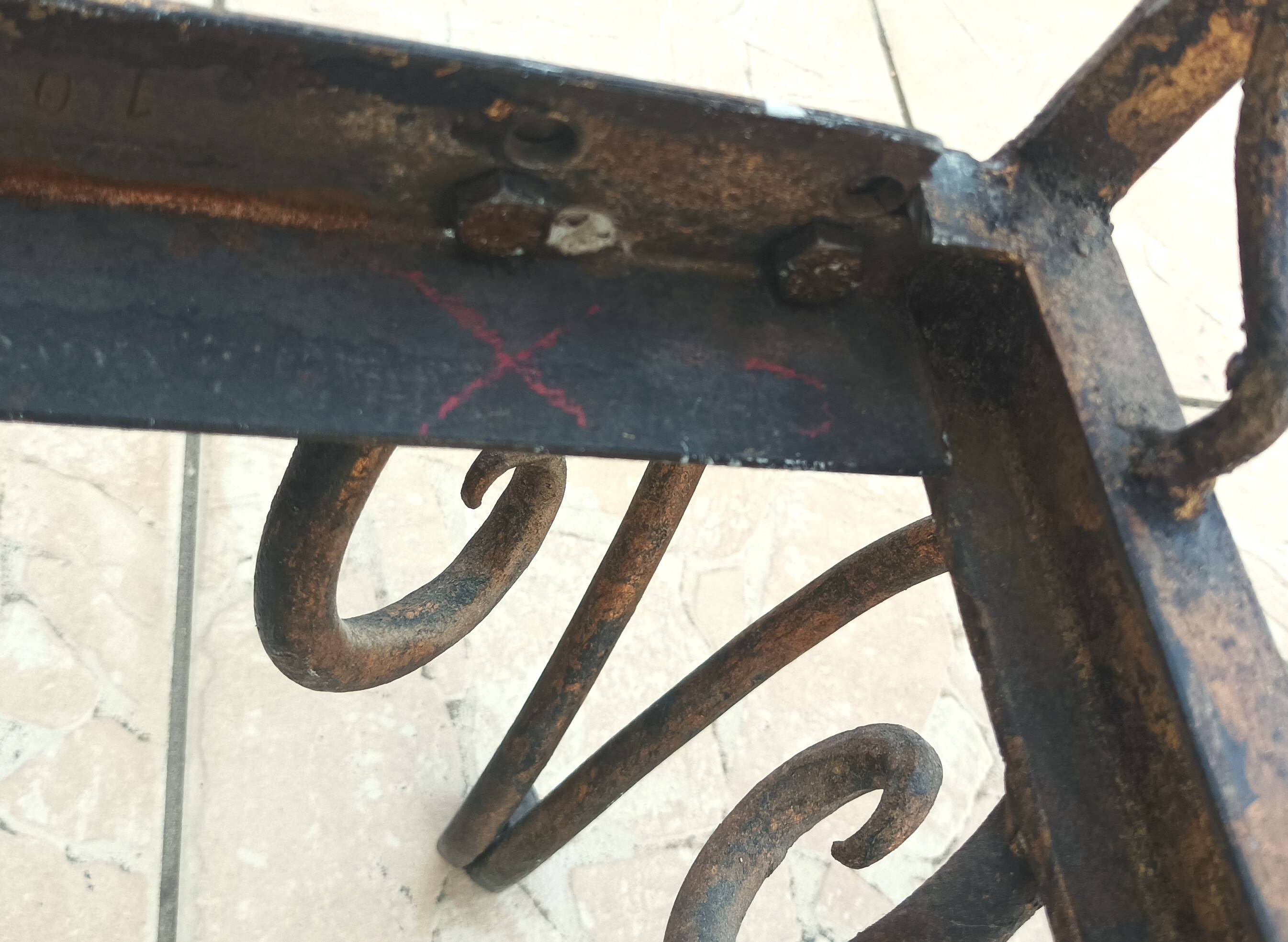 Lit style Louis XV en fer forgé