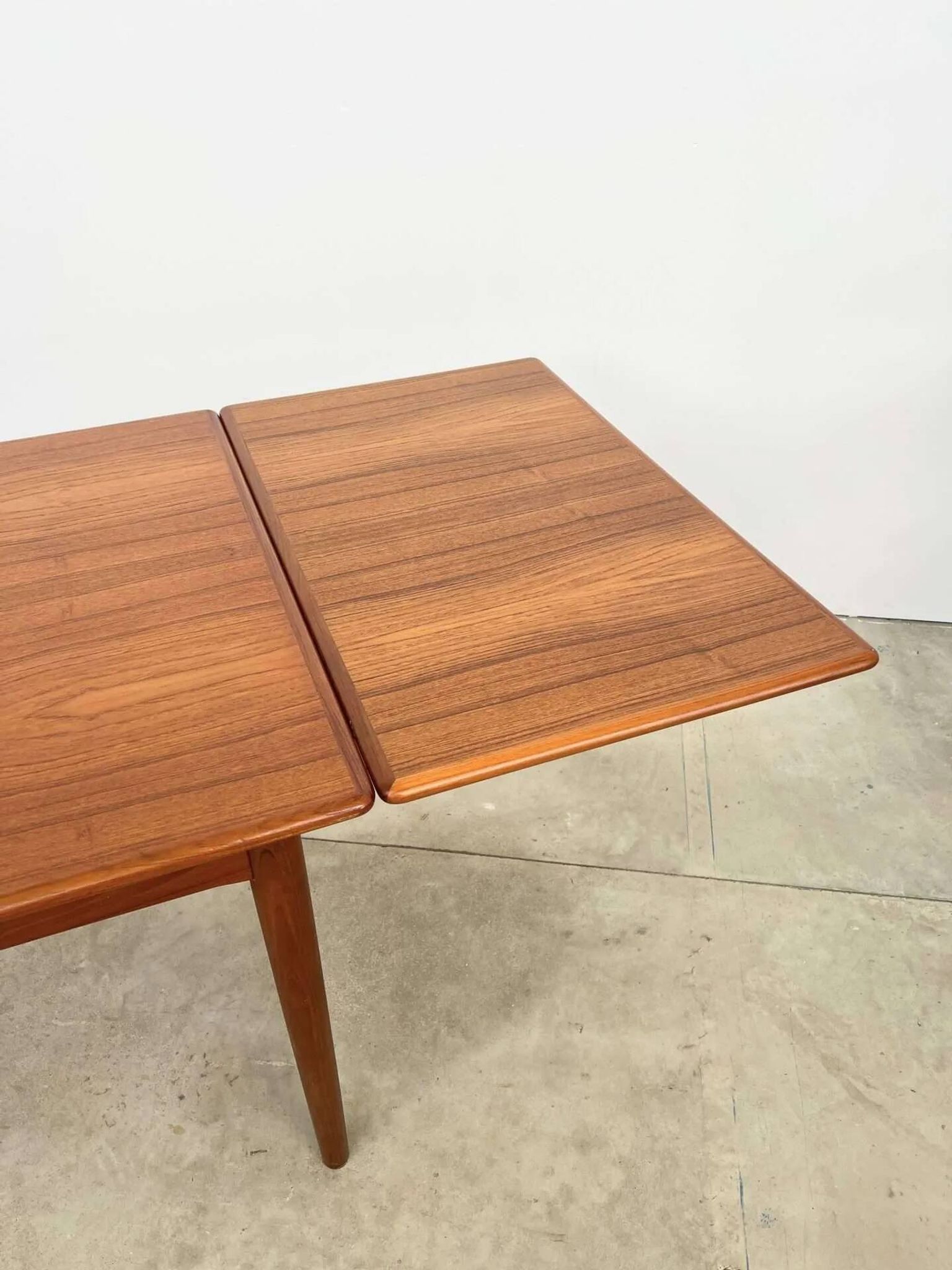 Teak dining table with integrated extensions — Scandinavian