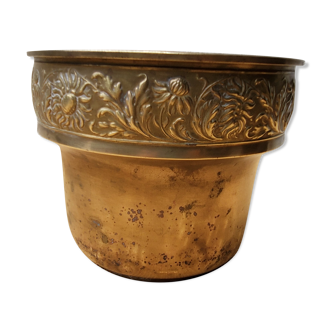 Brass pot cache