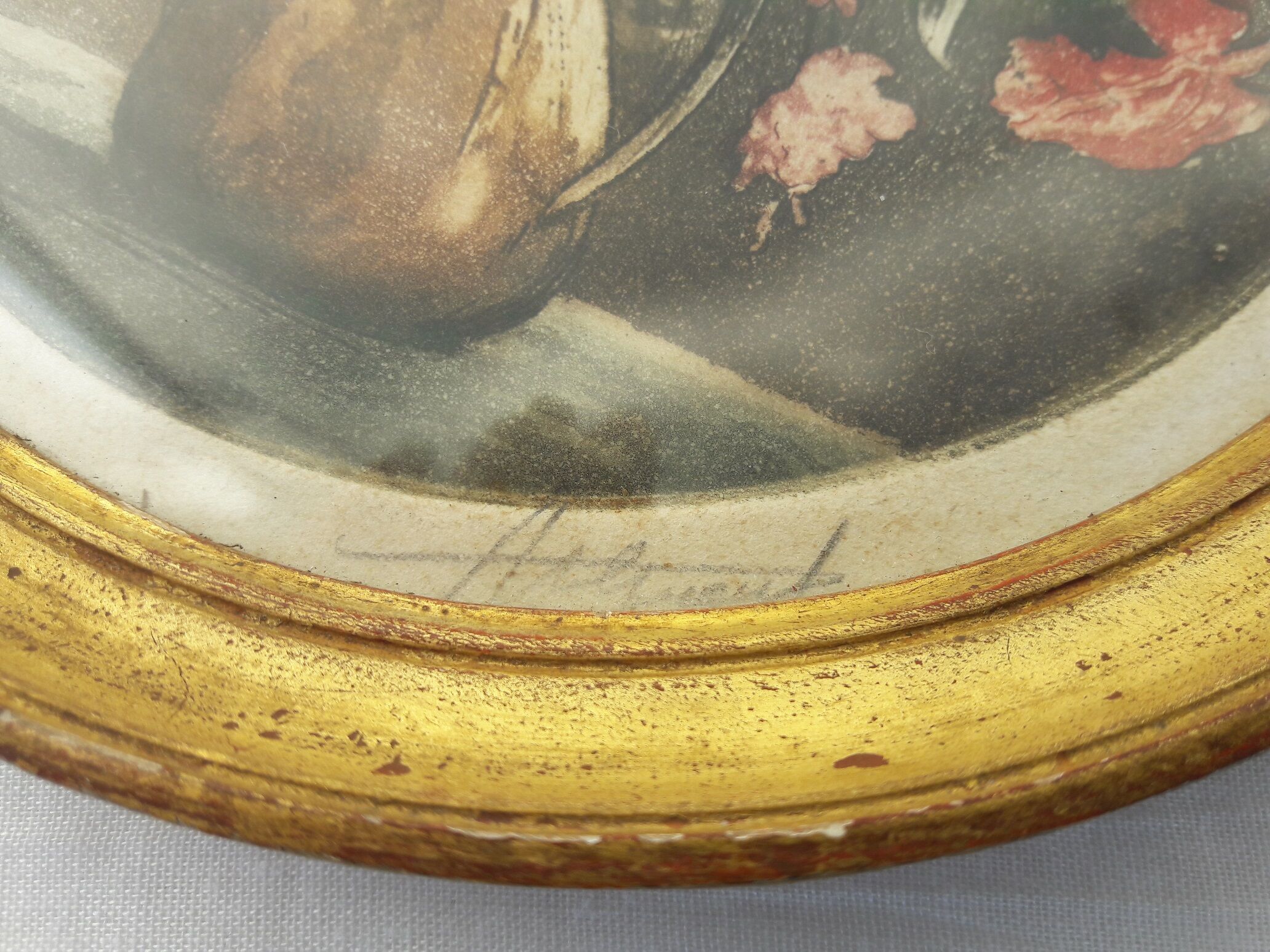Engraving round frame
