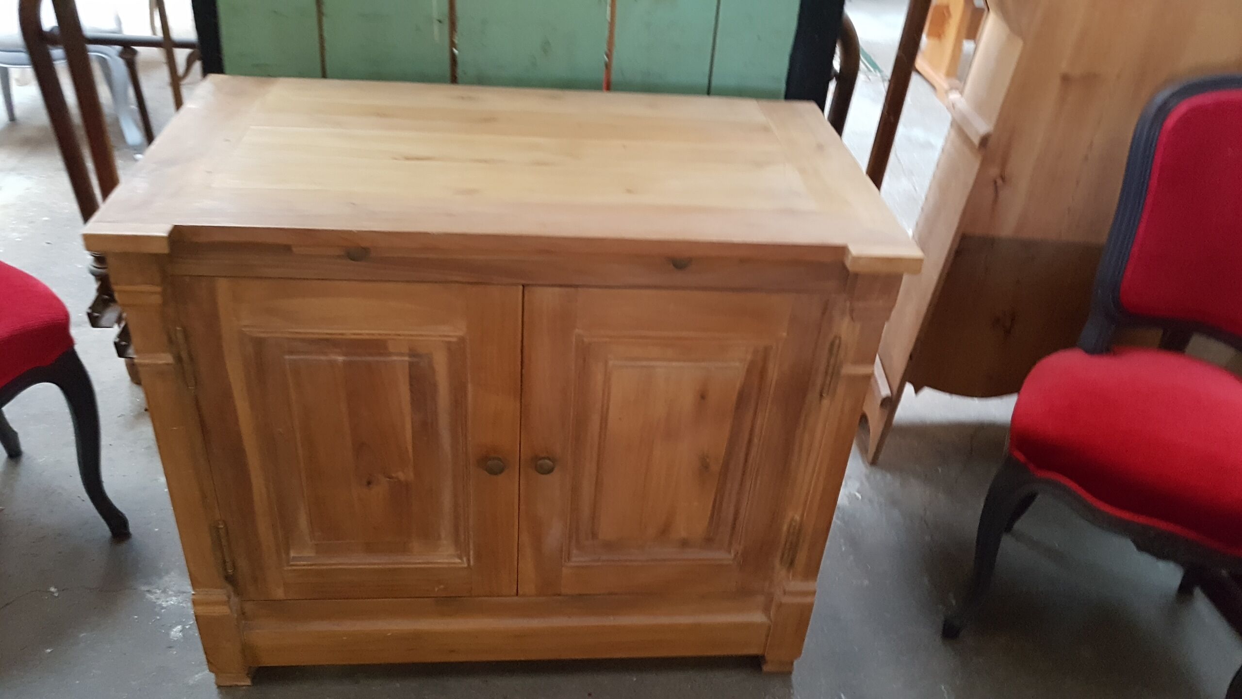 Raw acacia storage unit