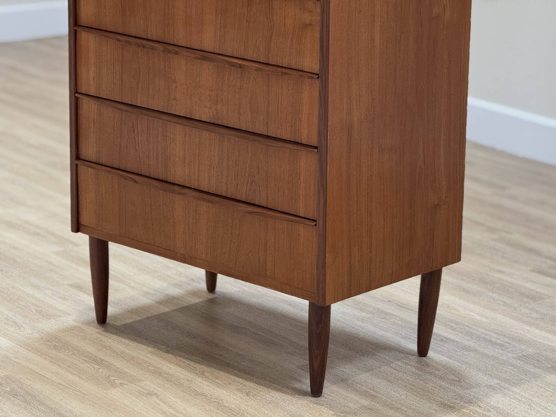Commode (fabriquée au Danemark 1950)