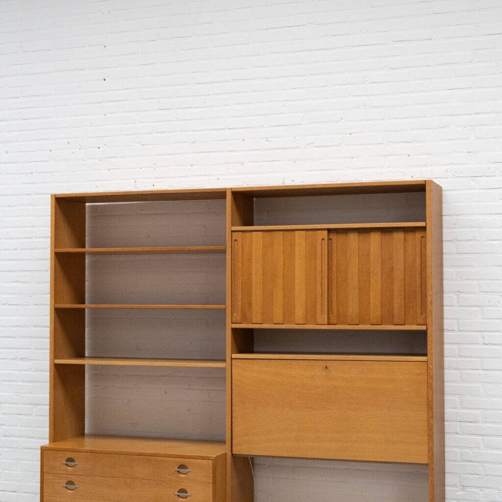 Etagère murale RY 100 par Hans Wegner pour Ry Møbler 1960