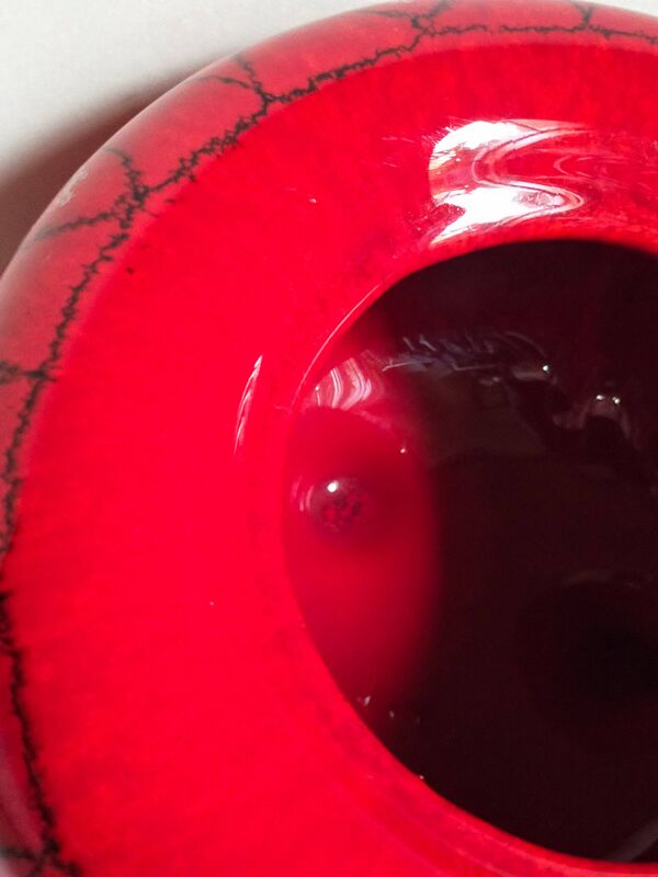 Vase tripode céramique à l'émail rouge vif vintage