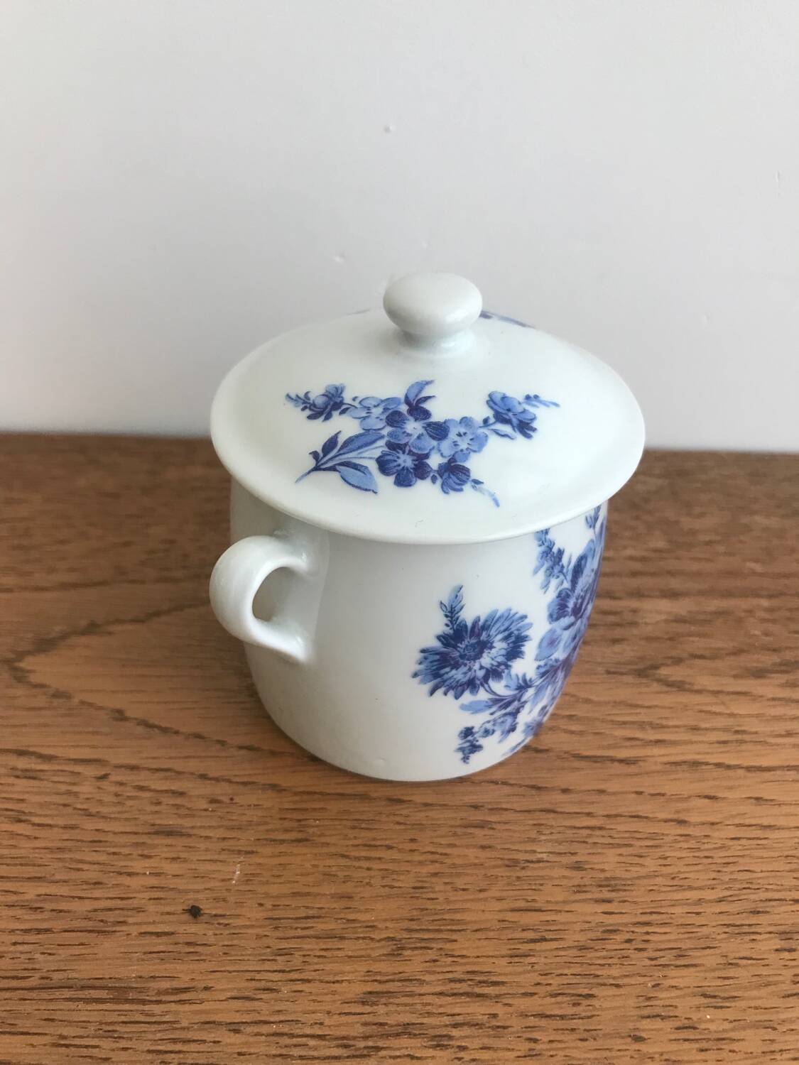 Sucrier en porcelaine fleurs bleues apilco
