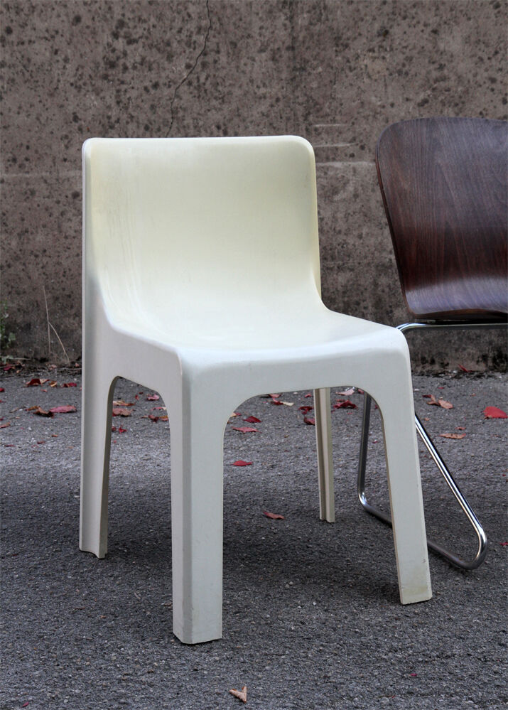 Series of 8 mismatched chairs