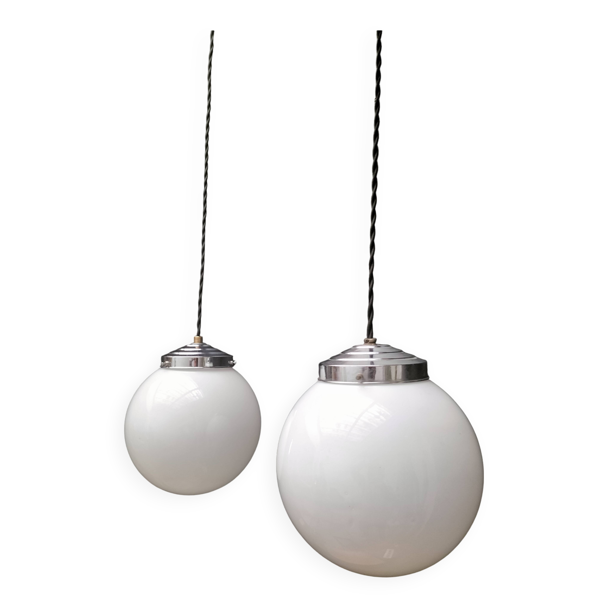 Opaline ball suspensions