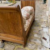 Bench reads Louis Philippe