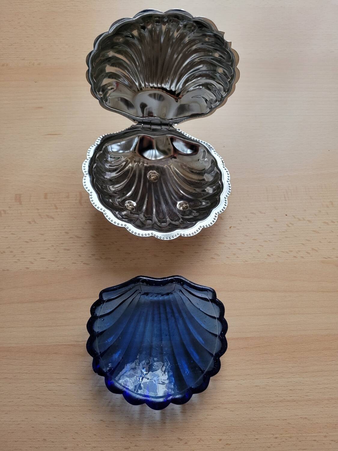 Silver-plated metal shell butter dish