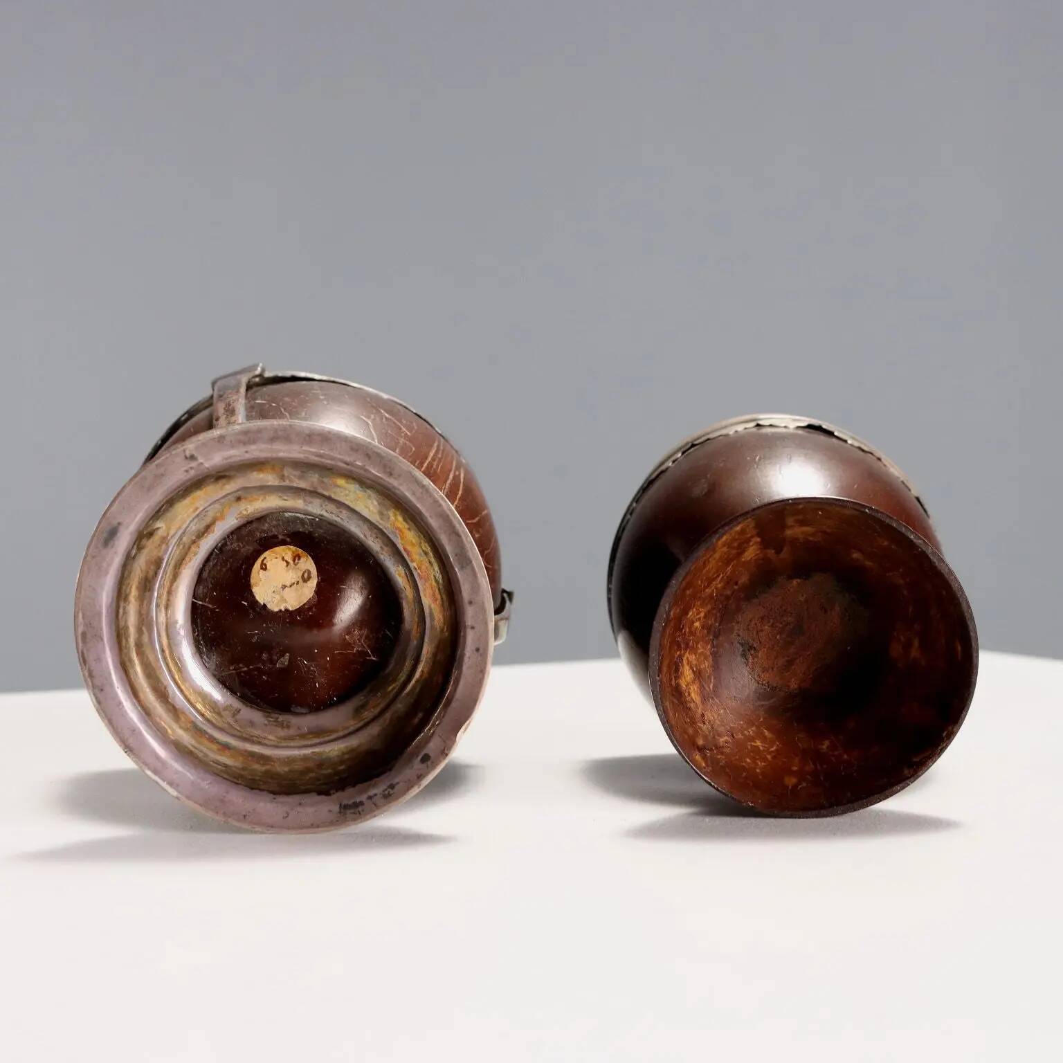 Tasses anciennes en noix de coco et argent, Europe du Nord, XIXe siècle