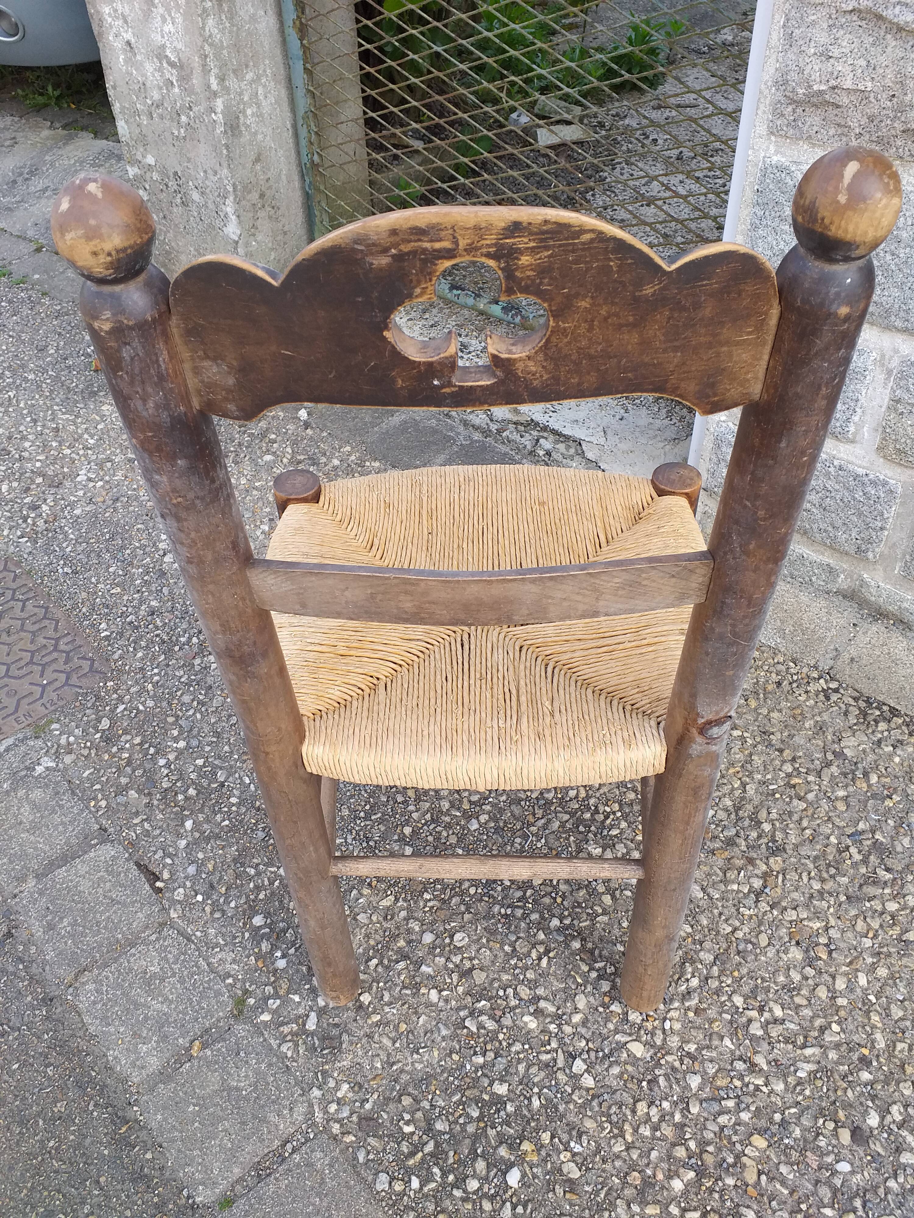 Straw mountain chair