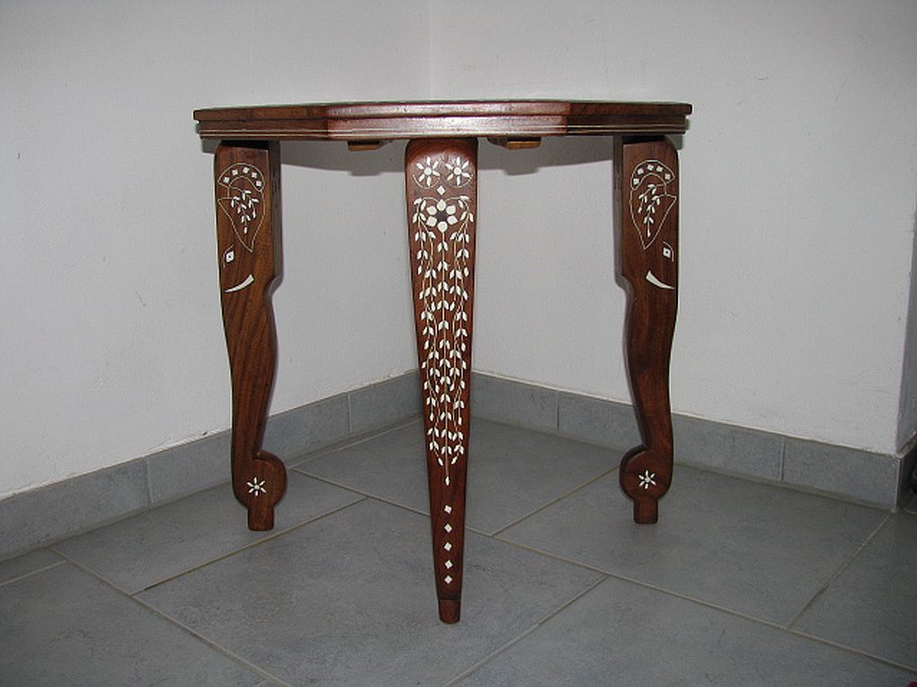 Table basse indienne « Ccic » des années 1970