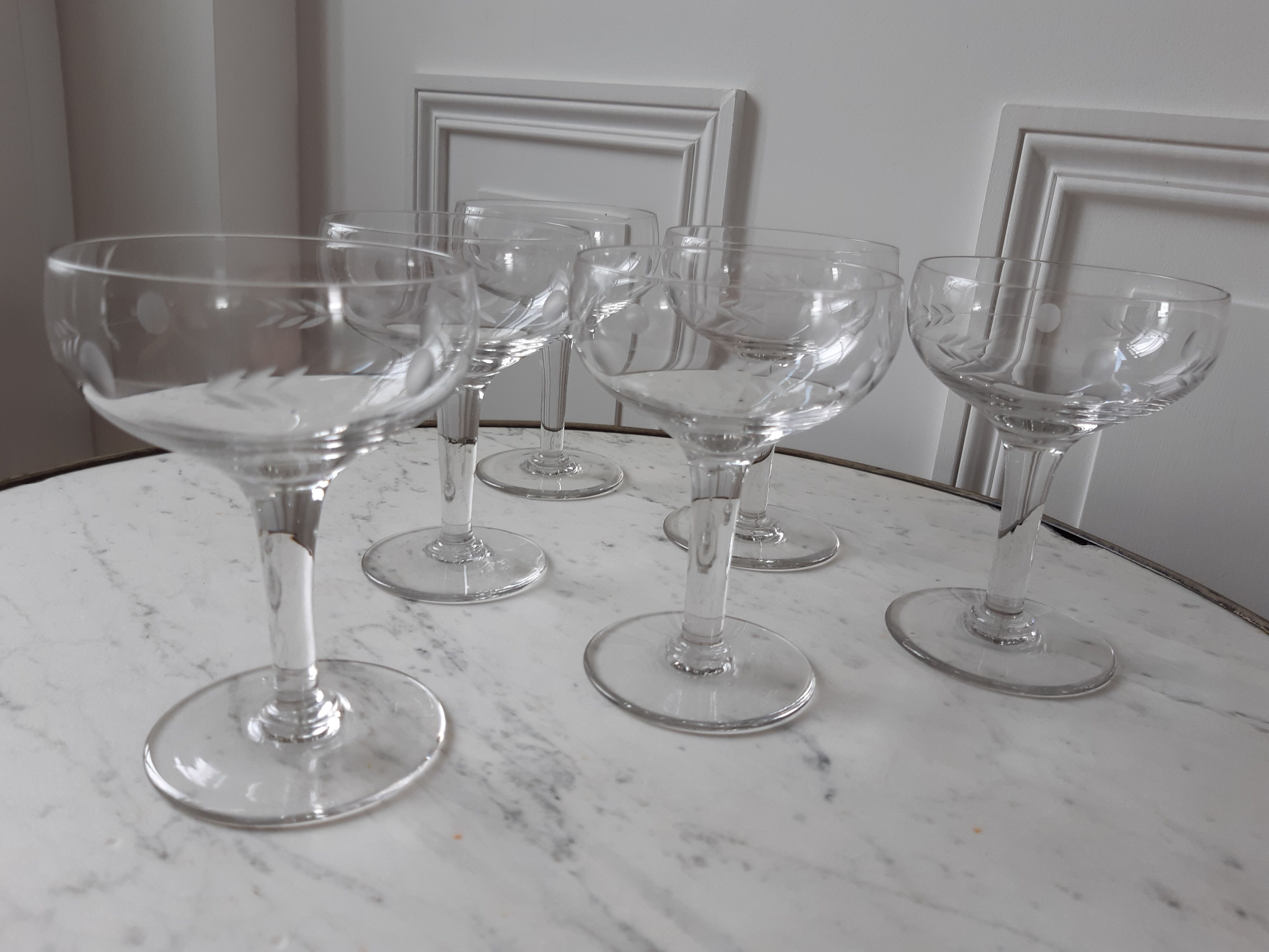 Set of 6 crystal champagne glasses engraved 50s