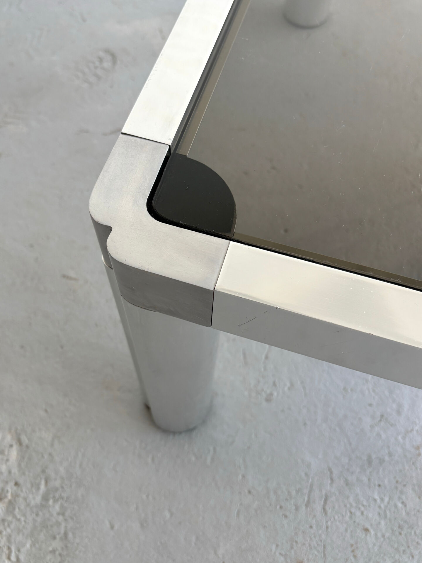 Table basse moderniste par Kho Liang Ie, années 1970