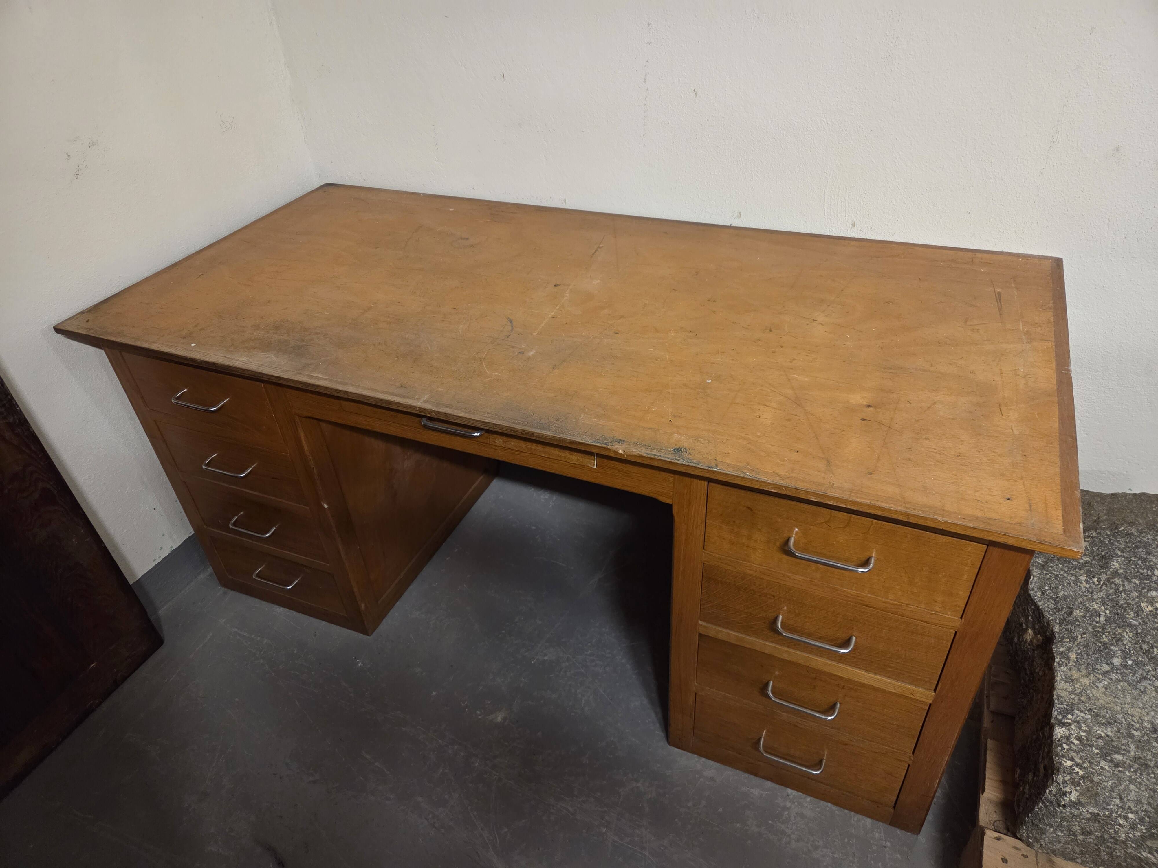 Bureau a caissons d'administration ancien en bois