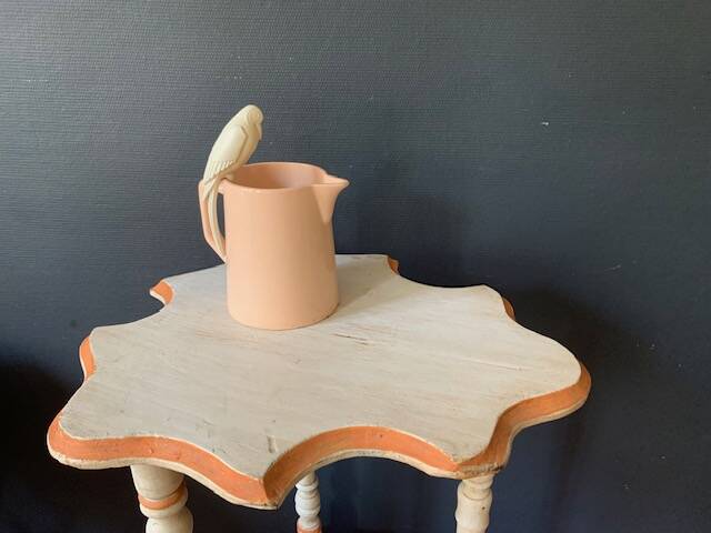 Sellette 1900 en bois découpé peint en blanc