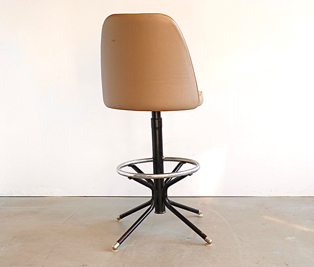 Tabouret de bar par Admiral Chrome Corp. USA 1950's