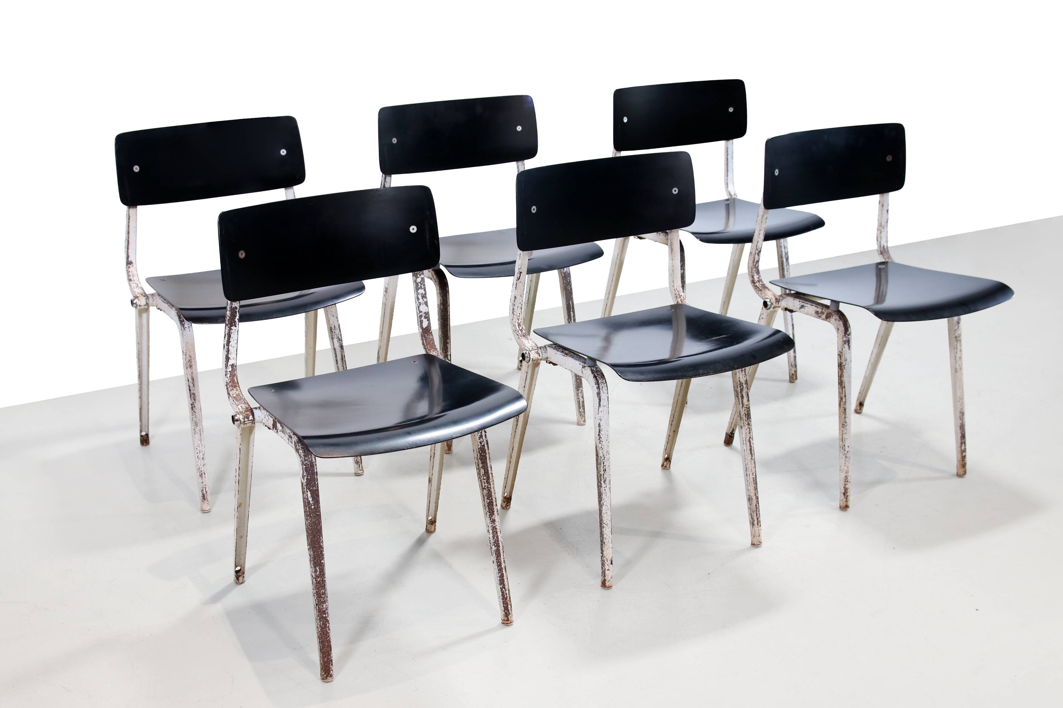 Ensemble de six rares chaises de théâtre Revolt empilables et pliables Friso Kramer