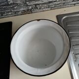 1900 white enamelled pot