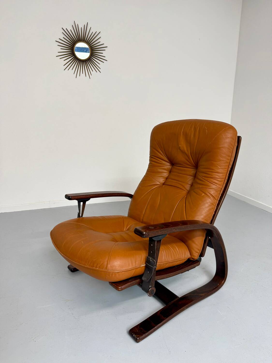 Antique "Panter" hanging armchair in Scandinavian design leather Westnofa an70