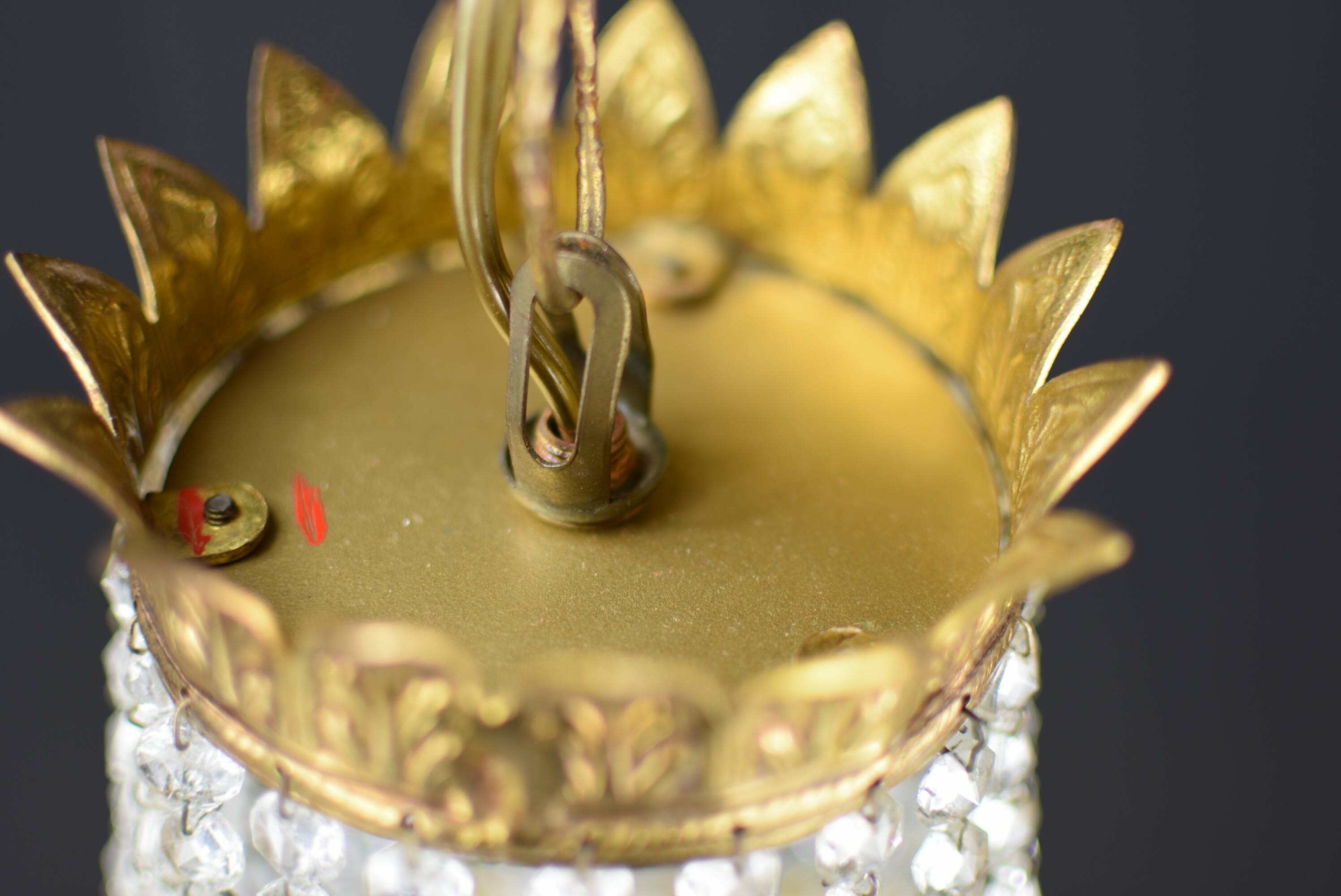 Hot air balloon suspension, tassels