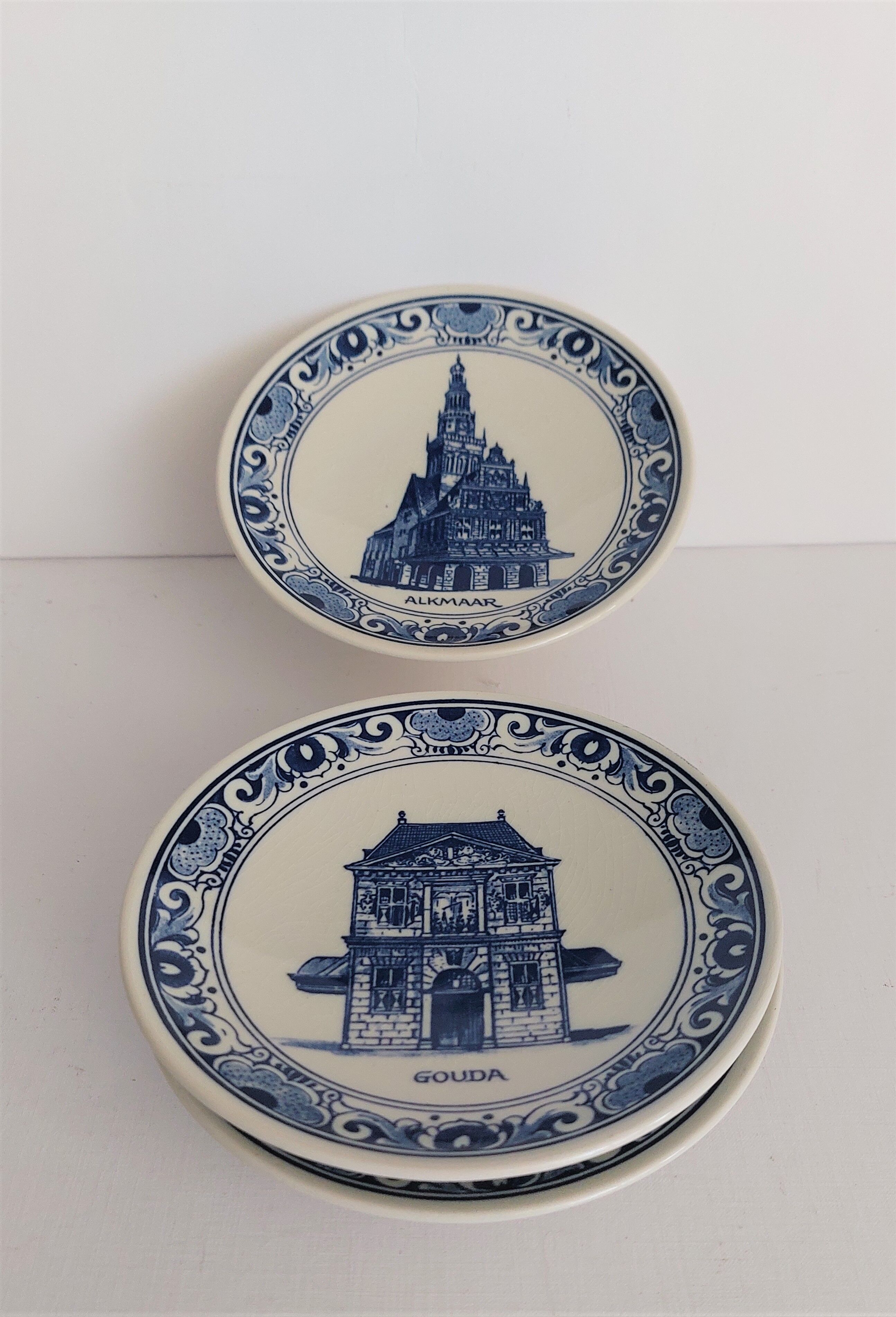 set of 3 decorative plates Delft