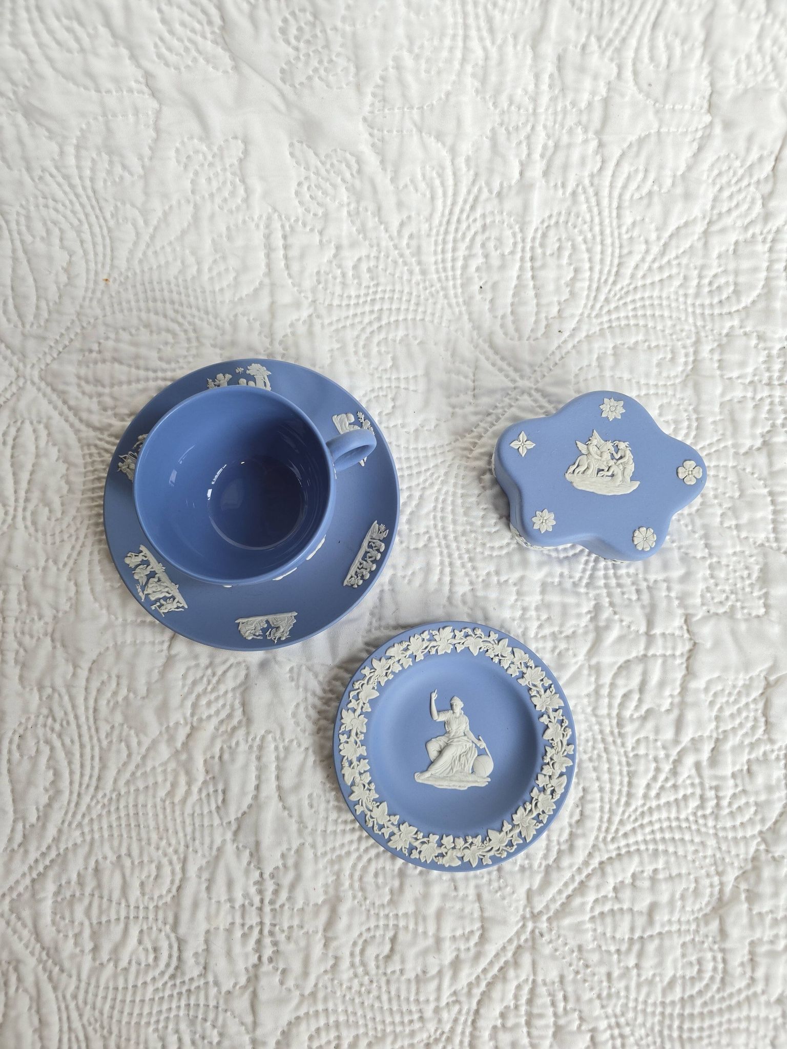 Service thé Wedgwood en biscuit bleu et blanc