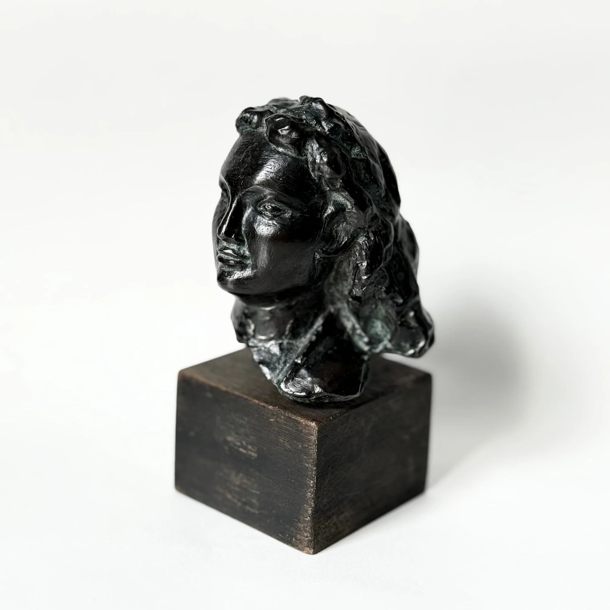 Bronze, portrait of a woman | Maurice Guillaume, 20th century