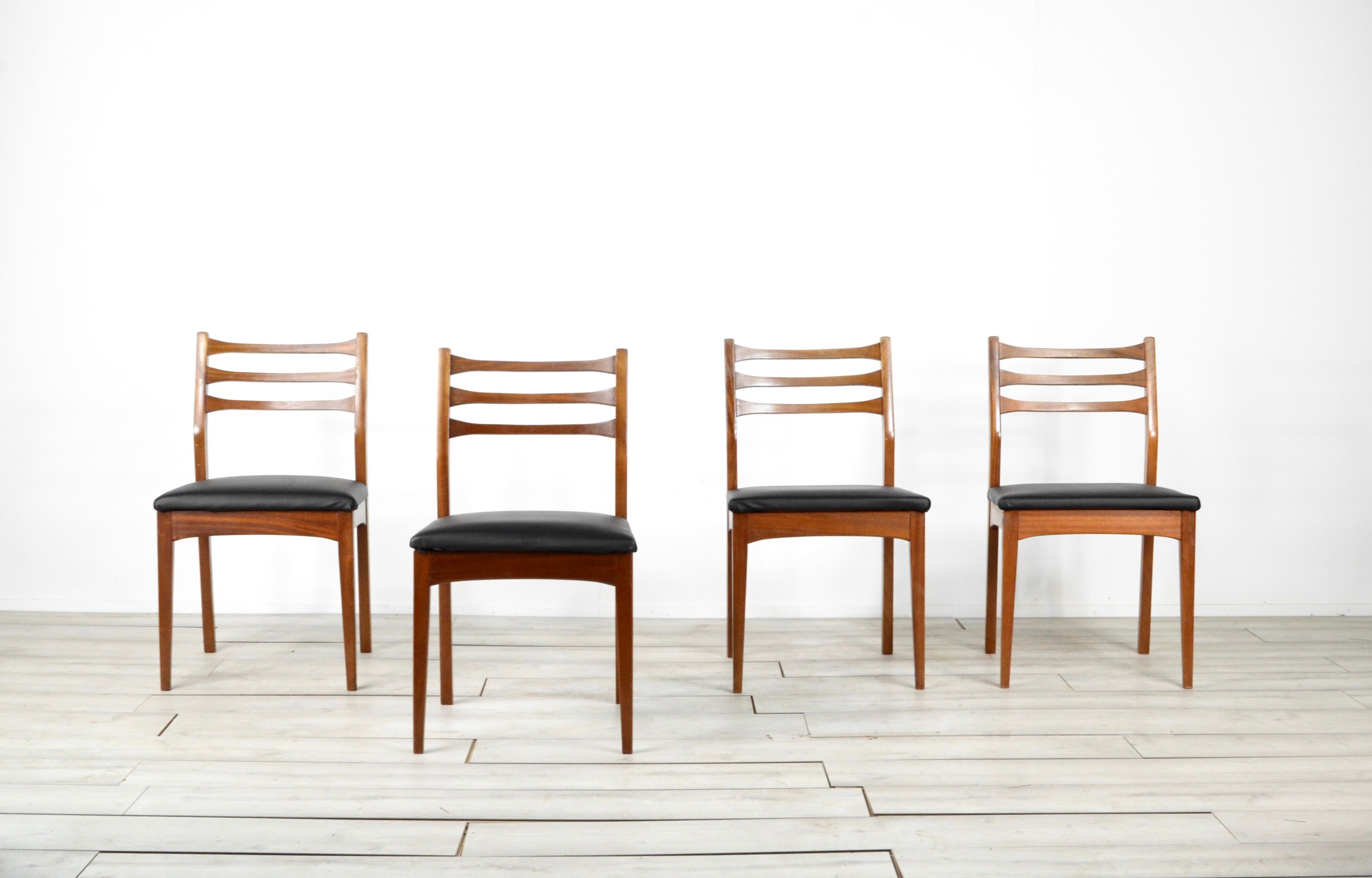 Set of 4 midcentury 'meredew' teak chairs